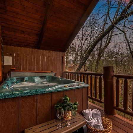 Log Cabin, Hot Tub, Fireplace, Pool Table & Views! Sevierville Exterior foto