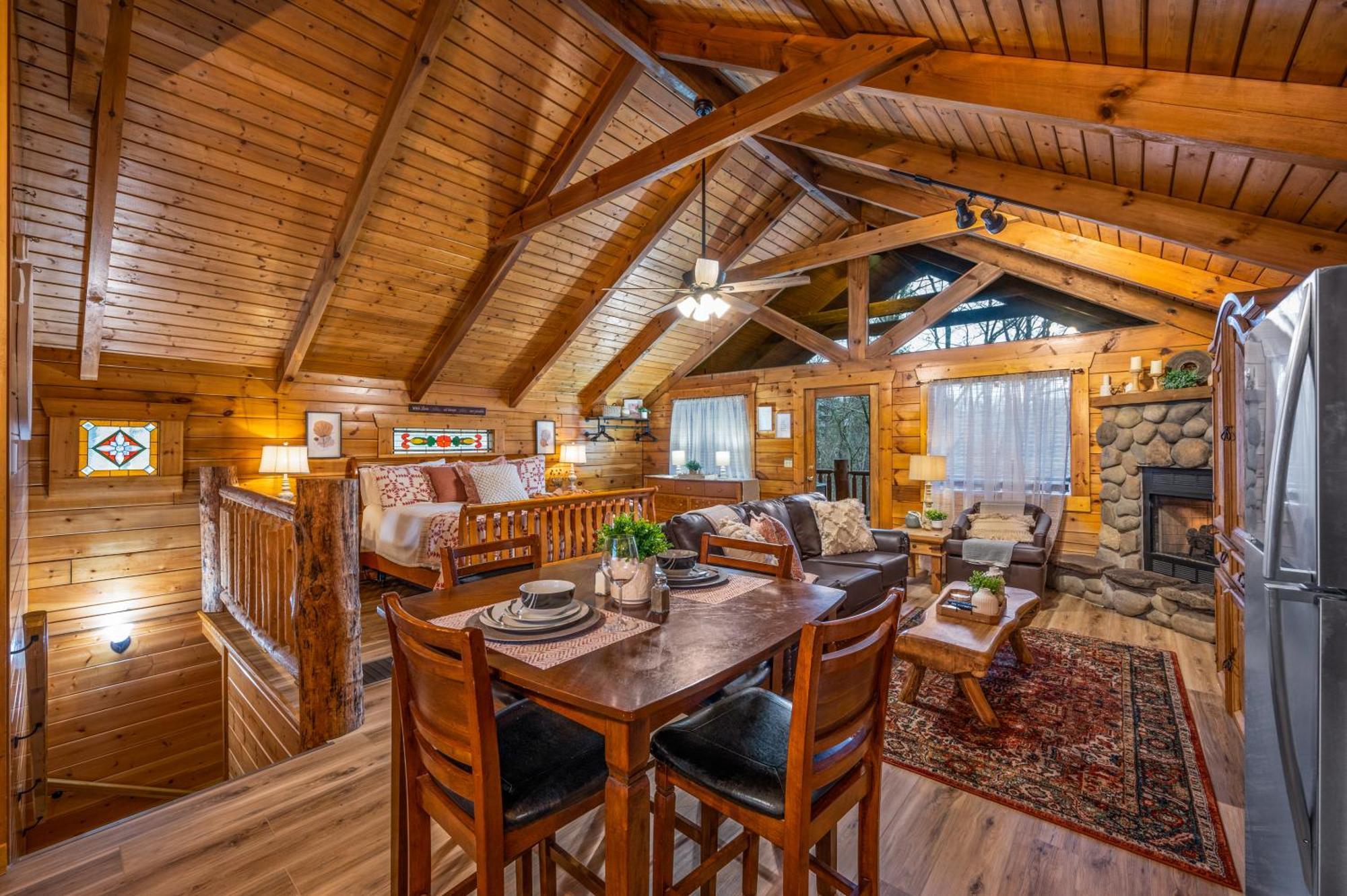 Log Cabin, Hot Tub, Fireplace, Pool Table & Views! Sevierville Exterior foto