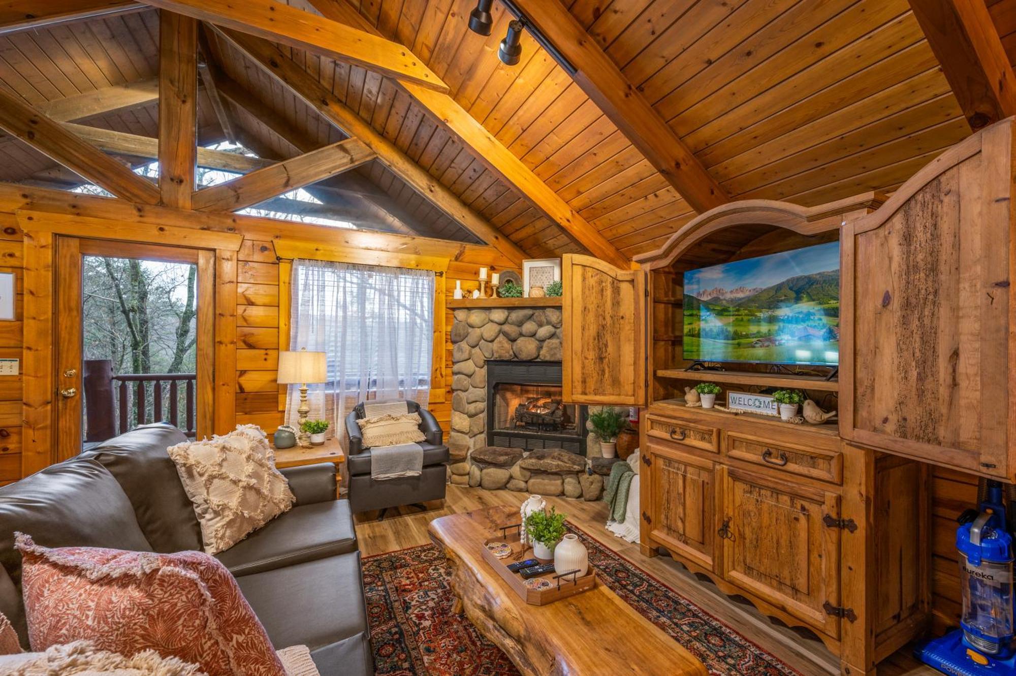 Log Cabin, Hot Tub, Fireplace, Pool Table & Views! Sevierville Exterior foto