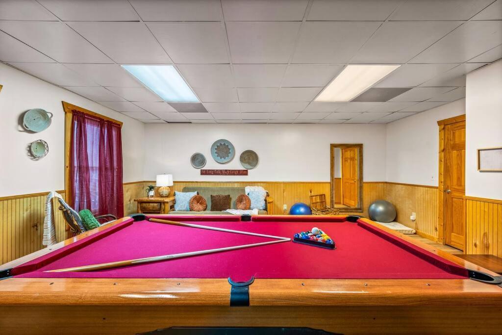 Log Cabin, Hot Tub, Fireplace, Pool Table & Views! Sevierville Exterior foto
